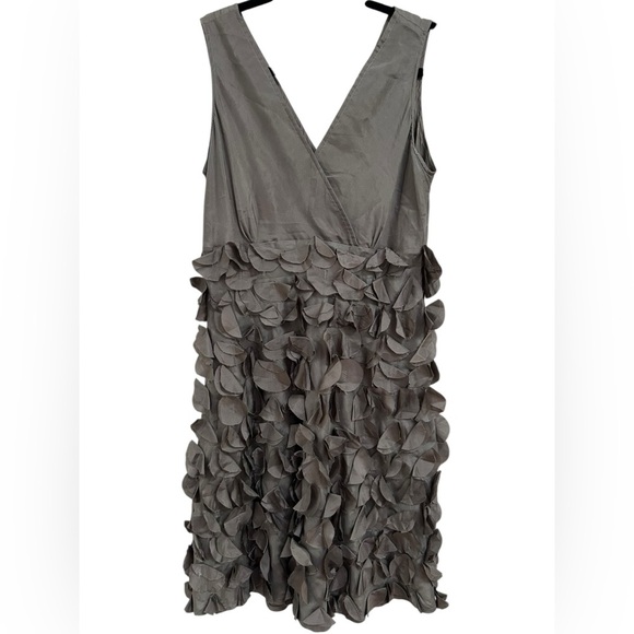 Chan Luu Women's Anthropologie 100% Silk Circle Gray Knee Length Dress Sz Medium - Picture 1 of 6